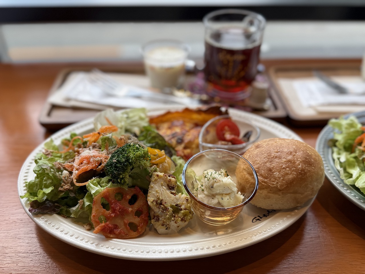 【神戸市】隠れ家「雑貨とカフェ GLEAM」で大満足ランチ♪ 野菜たっぷり焼き立てマフィンプレートが1,580円也。阪神西元町駅から徒歩1分