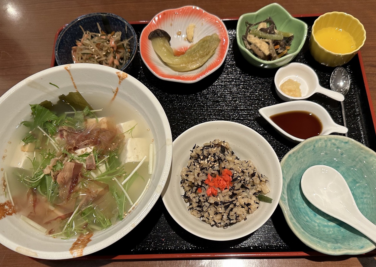 【東灘区甲南】「沖縄料理 結まーる」が1周年！ 健康志向の新メニュータンパク質いっぱい♪ 「島豆腐セット」を食べてきました♪