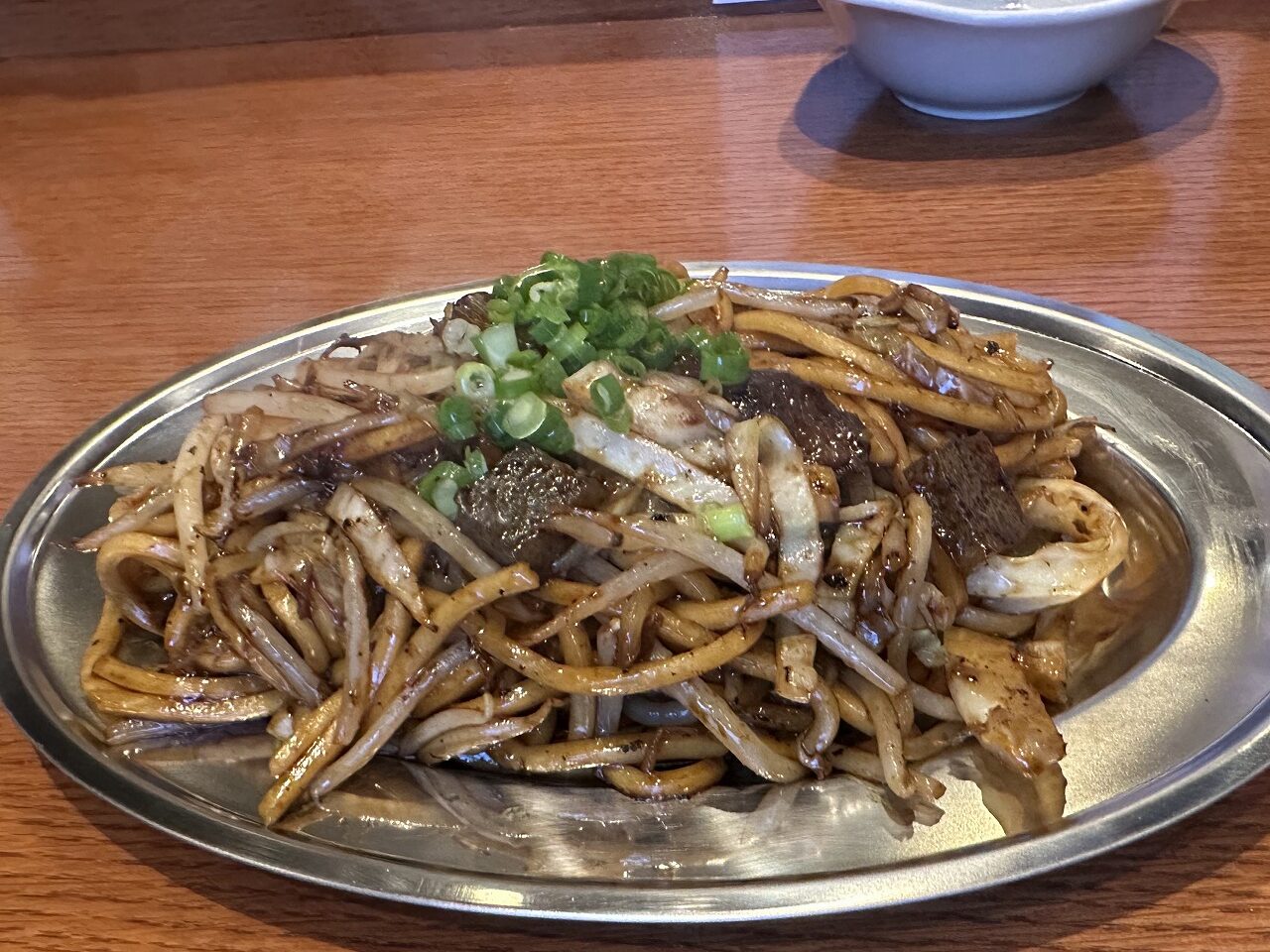 【神戸市灘区】王子公園にオープンした『鉄板焼居酒屋 いけ』さん へ。甘くて濃厚な中太麺…ぼっかけ焼きそば 美味しい♪