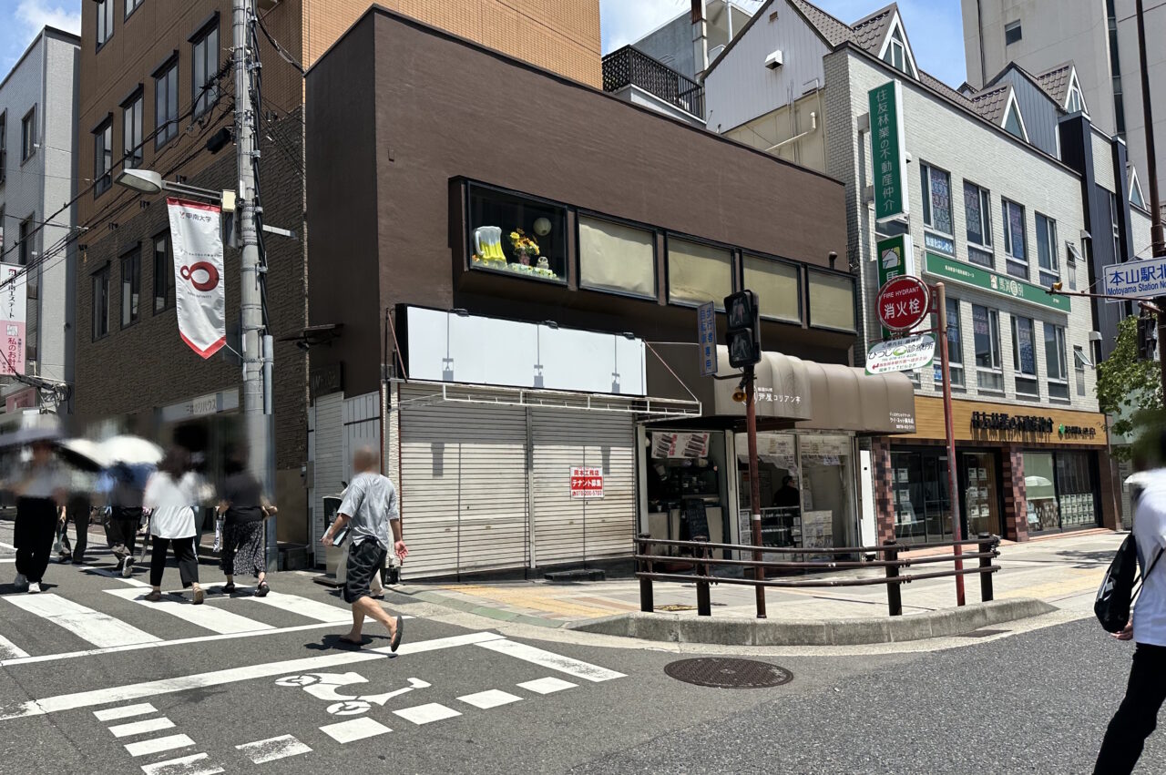 【神戸市東灘区】ここ、何だったっけ？ 山手幹線沿い「本山駅北」交差点の店舗にテナント募集の掲示が出ていました