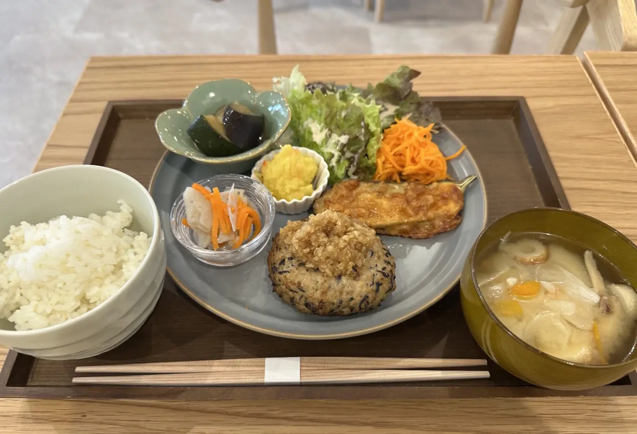 【神戸市灘区】一般の方の利用OKですよ！ 980円でこの充実ぶり。看護師さんの知恵が詰まったバランスのよいランチ♪