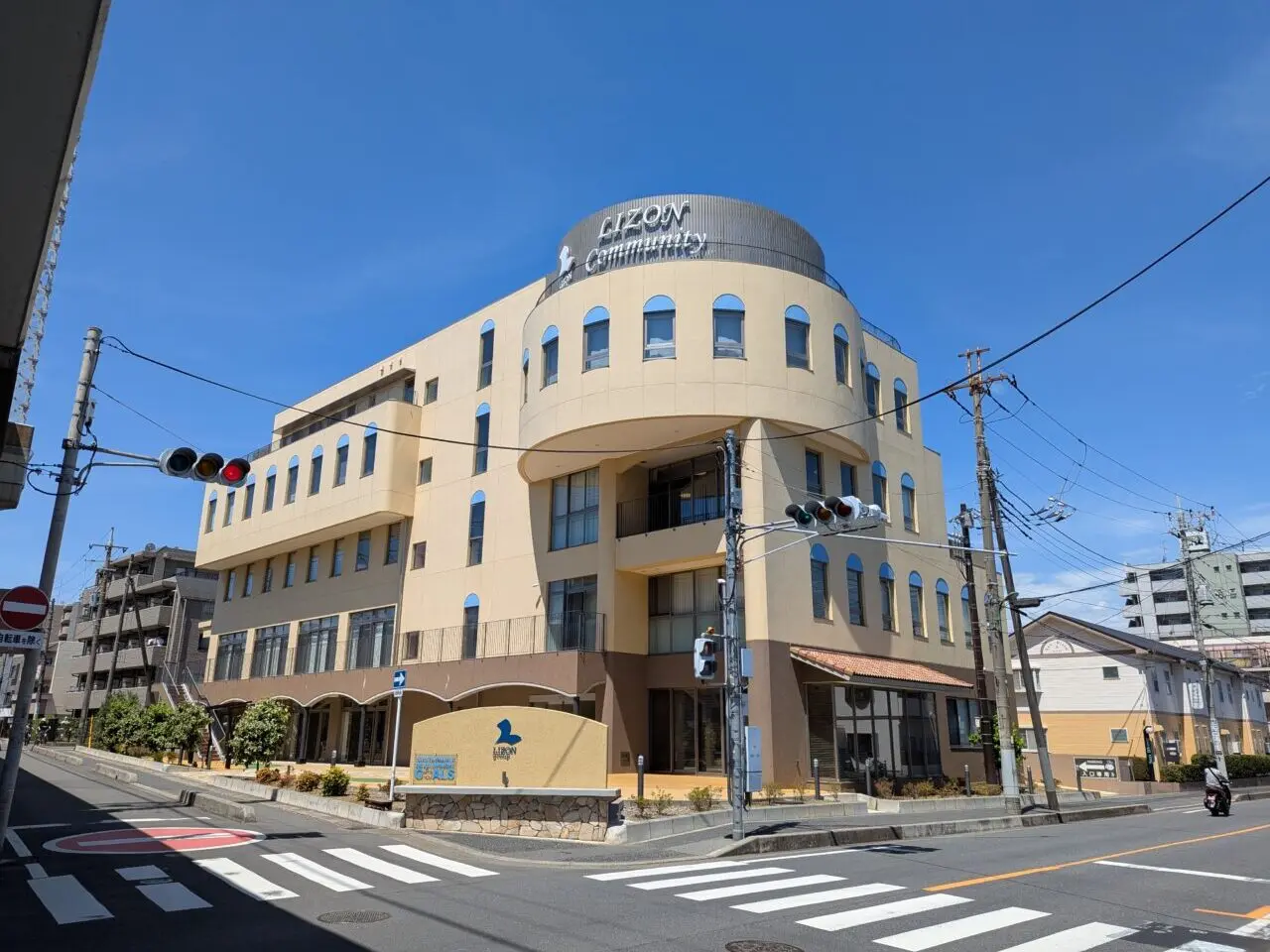 朝霞市西弁財にある不動産業のリゾン本社ビル