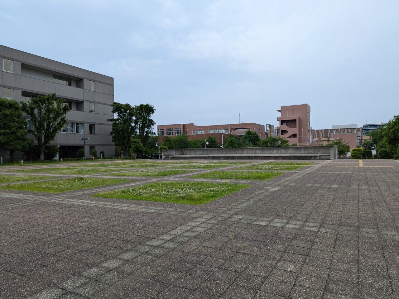 和光市広沢の和光市役所横にある市民広場