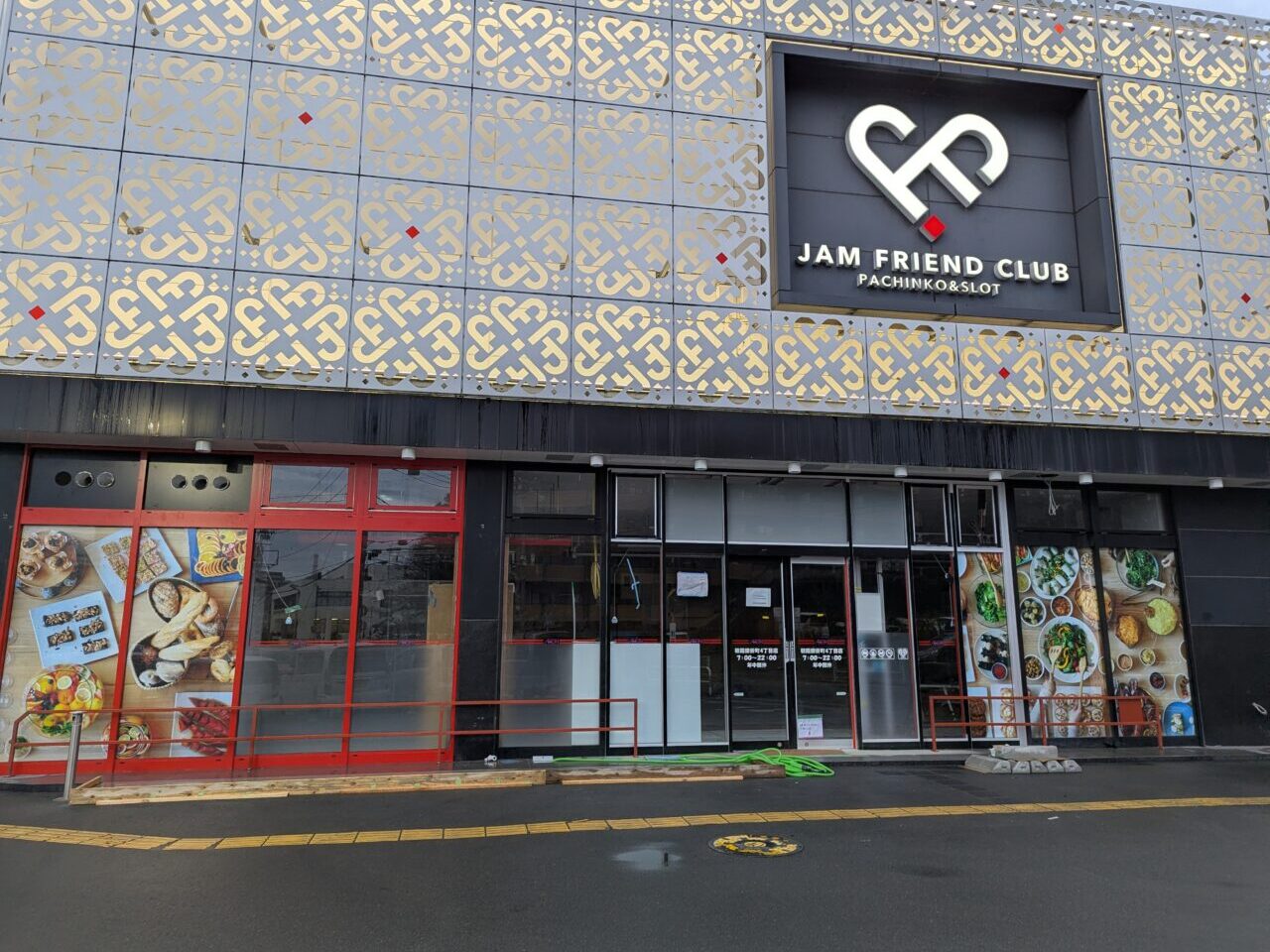 朝霞市膝折町のパチンコ店ジャムフレンドクラブ朝霞店内に準備中のまいばすけっと朝霞膝折町4丁目店