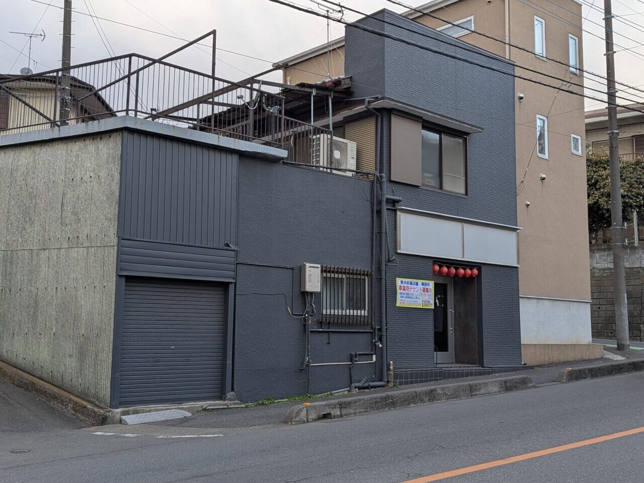 二本松通りの弁財の坂の途中にある飲食店跡（テナント募集中）