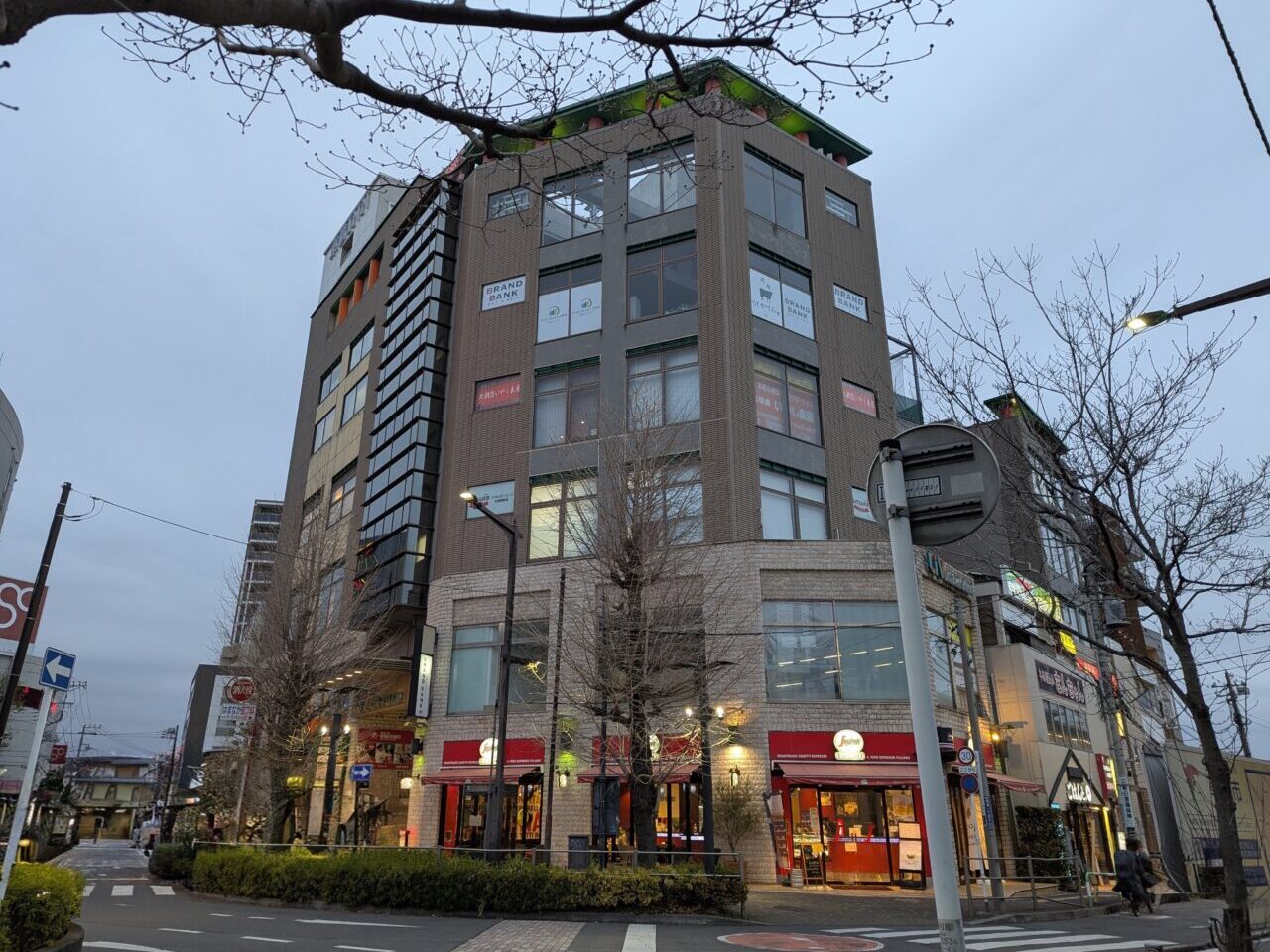 JR北朝霞駅前のビル