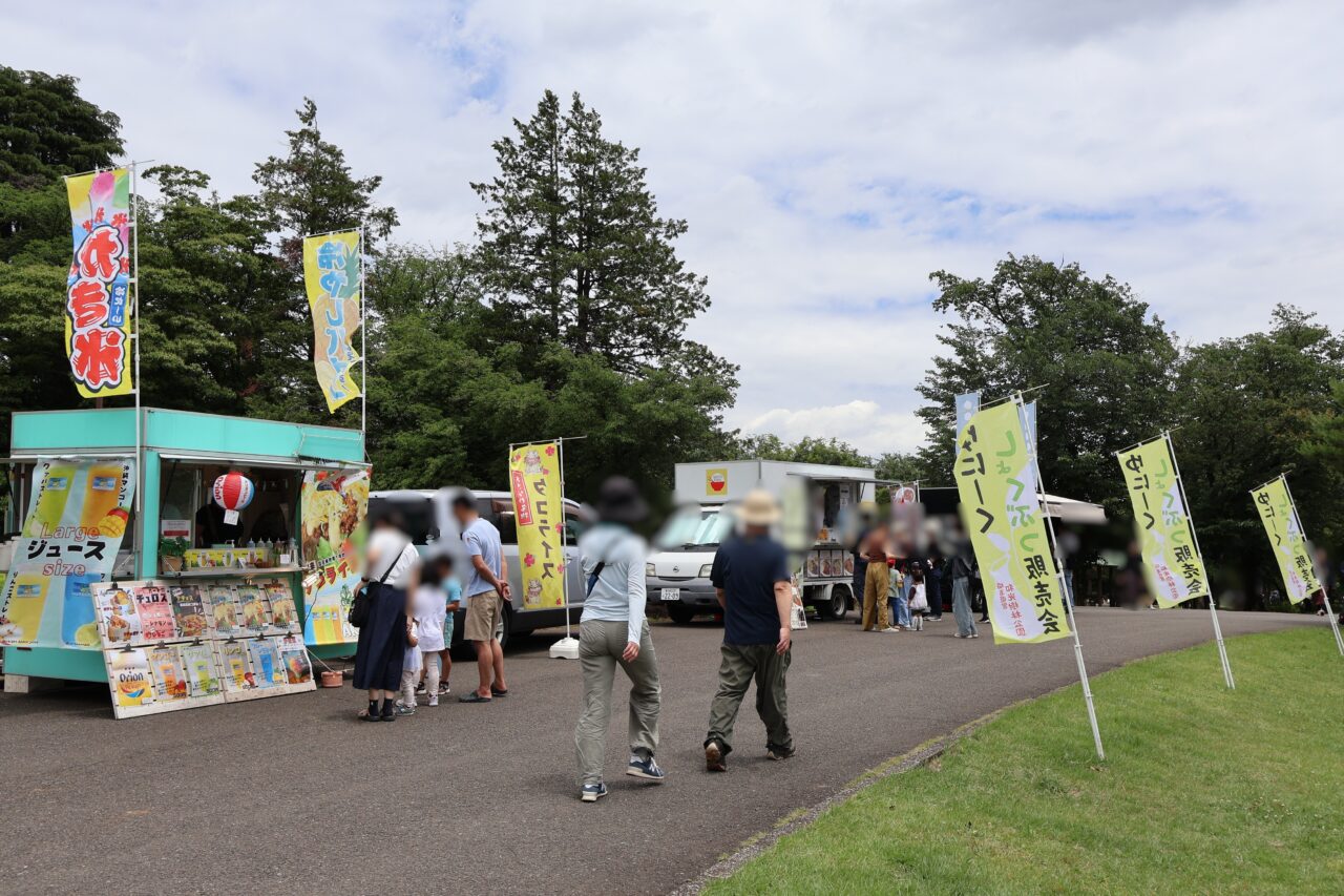 和光樹林公園（エミパーク和光樹林）で行われるゆにーくしょくぶつ販売会の様子