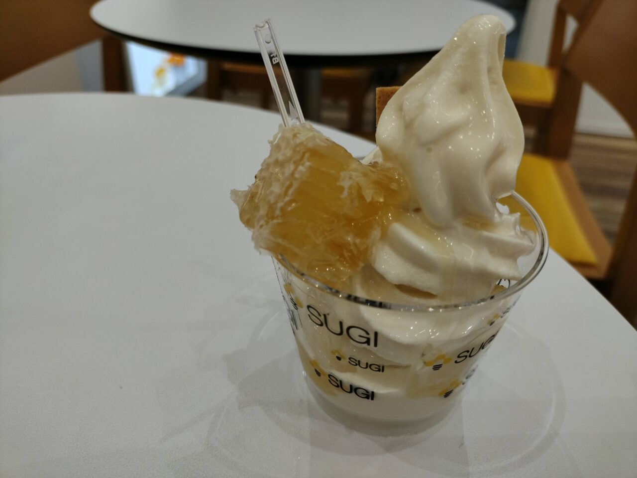 2025年4月杉養蜂園イーアスつくば店巣房蜜ソフトクリーム