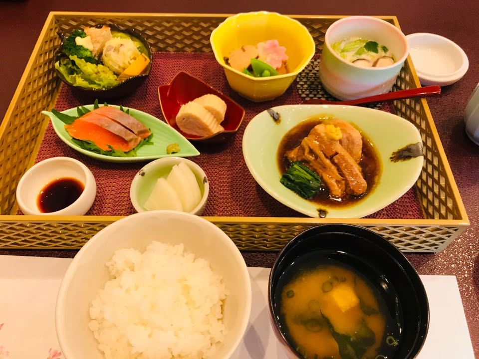 松本市 オープンして２周年のjapanese Dining和振 わふる お食事をされた方には21年4月末までシフォンケーキのサービスがありますよ 号外net 松本