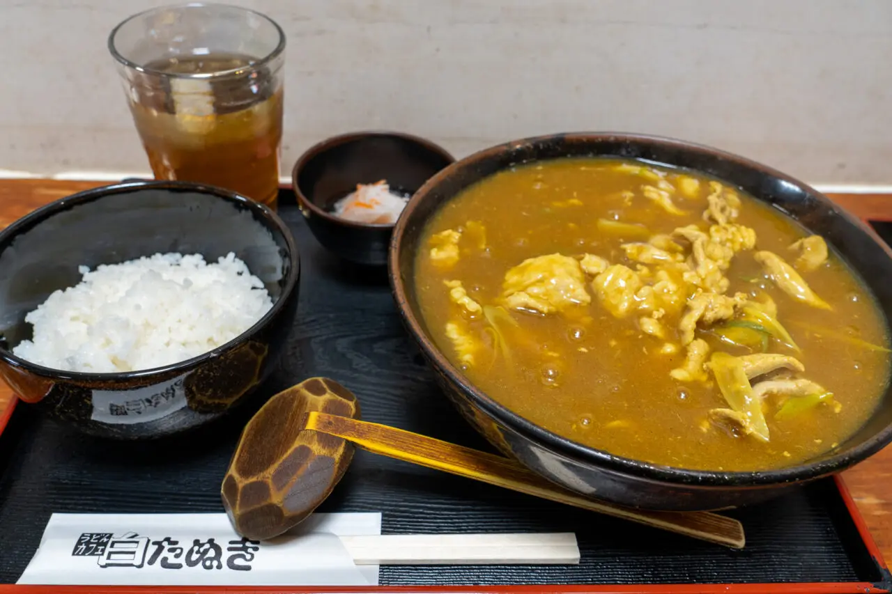 あべのベルタの老舗うどん店「白たぬき」のポンポコセット