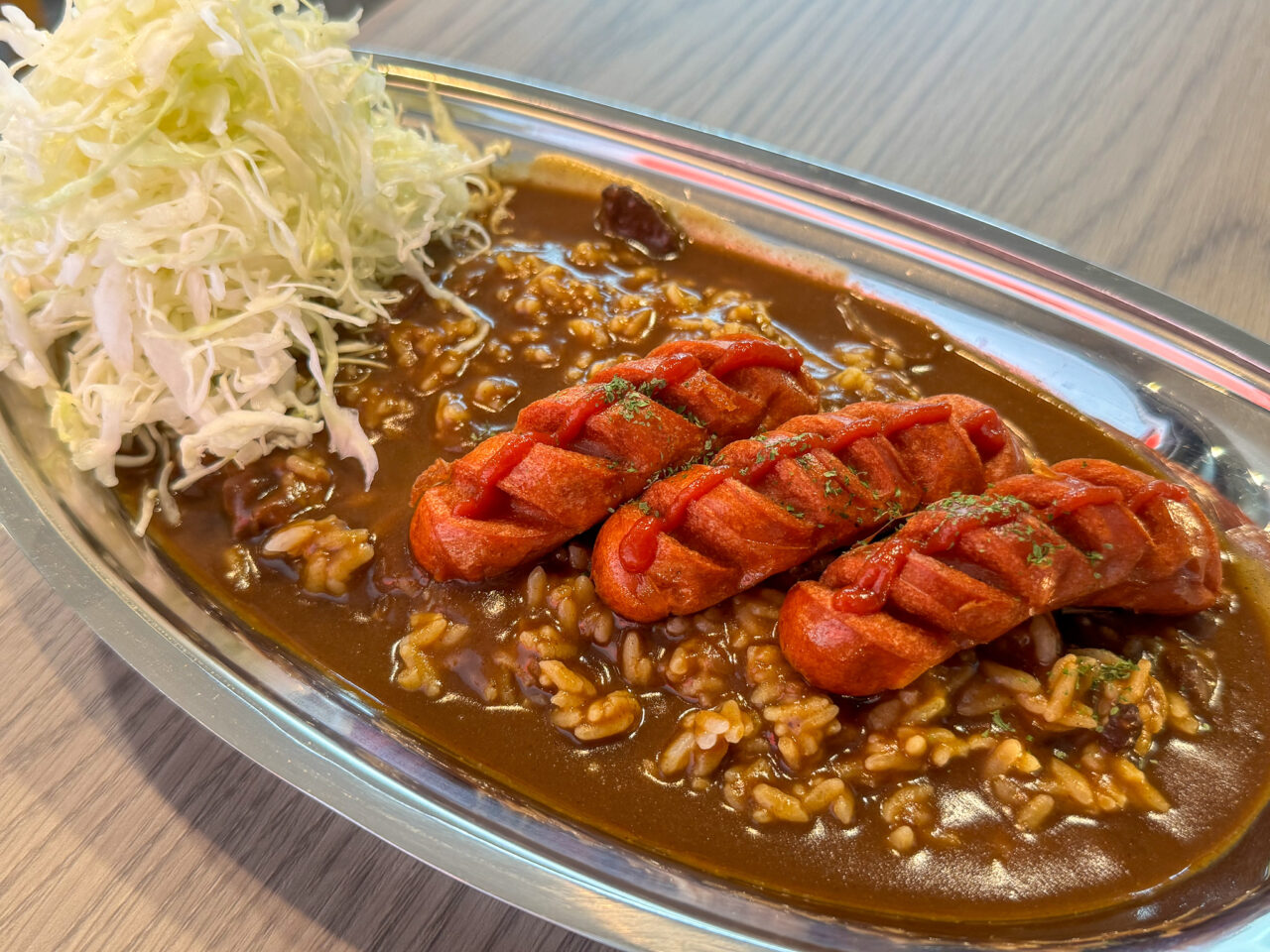 上本町駅近くにオープンした「金沢インディアンカレー上本町」のウインナーカレー