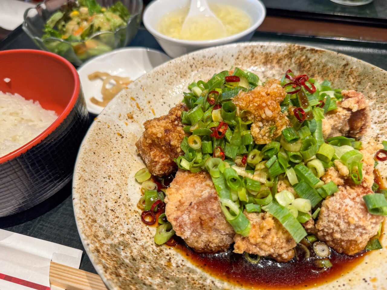 谷町九丁目駅近くのチャイニーズ・ダイニング 蘭亭の特製酢豚定食