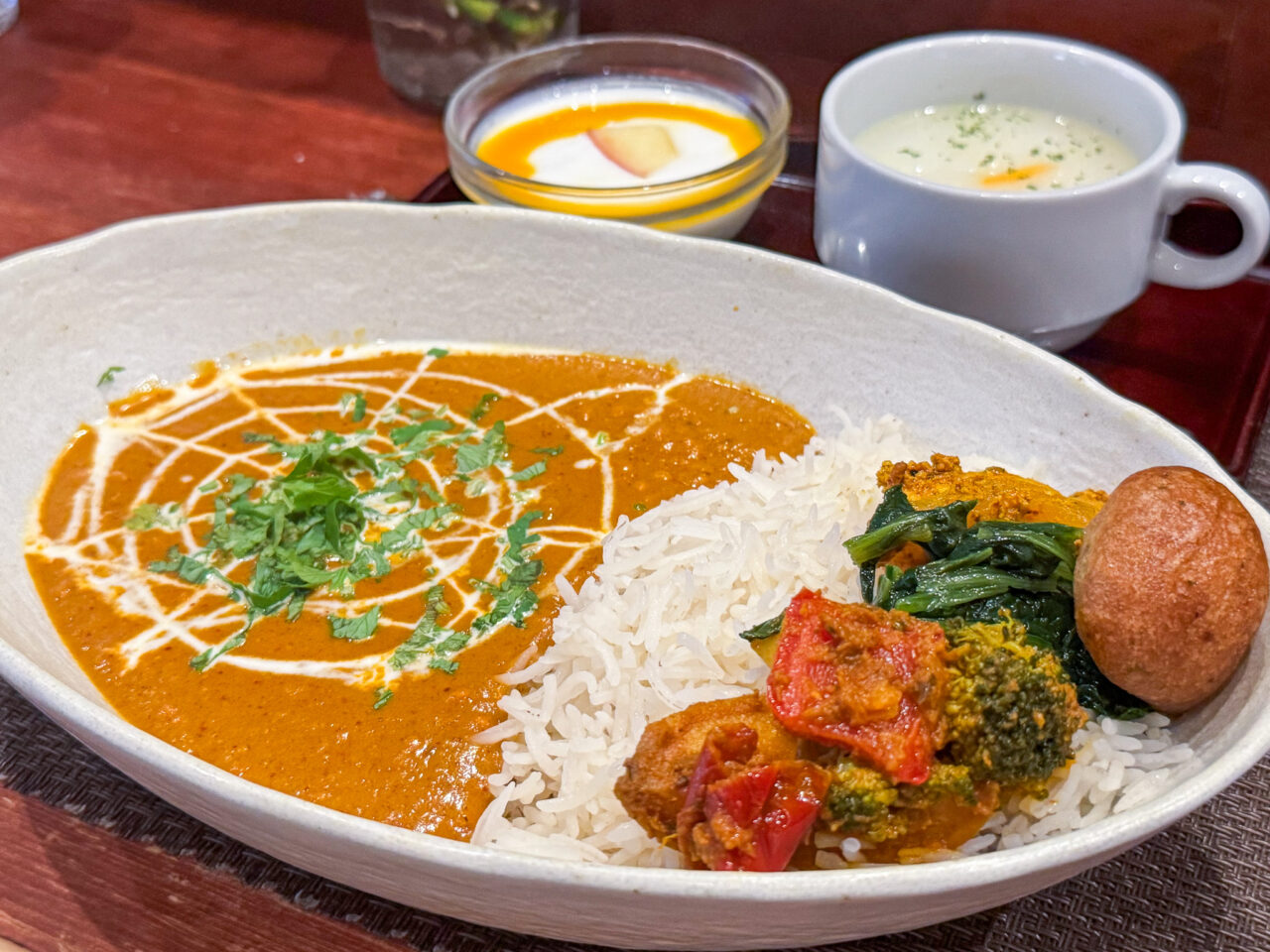 あべのベルタにあるネパール料理とネパール雑貨のお店「わのわカフェ」のカレーライスランチ