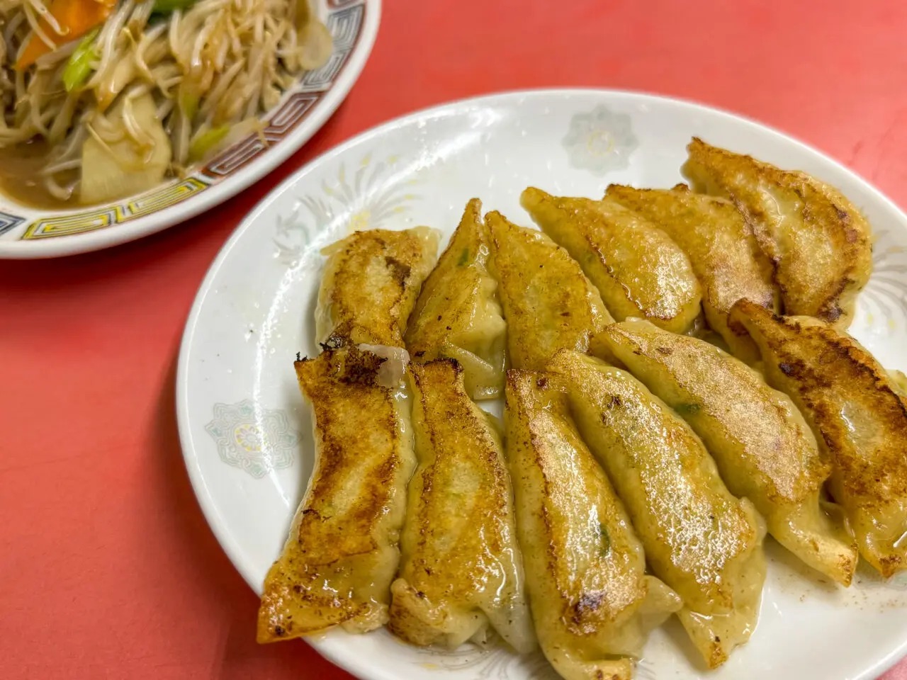 あべのハルカス近くの町中華「中華料理さか市」のギョウザ
