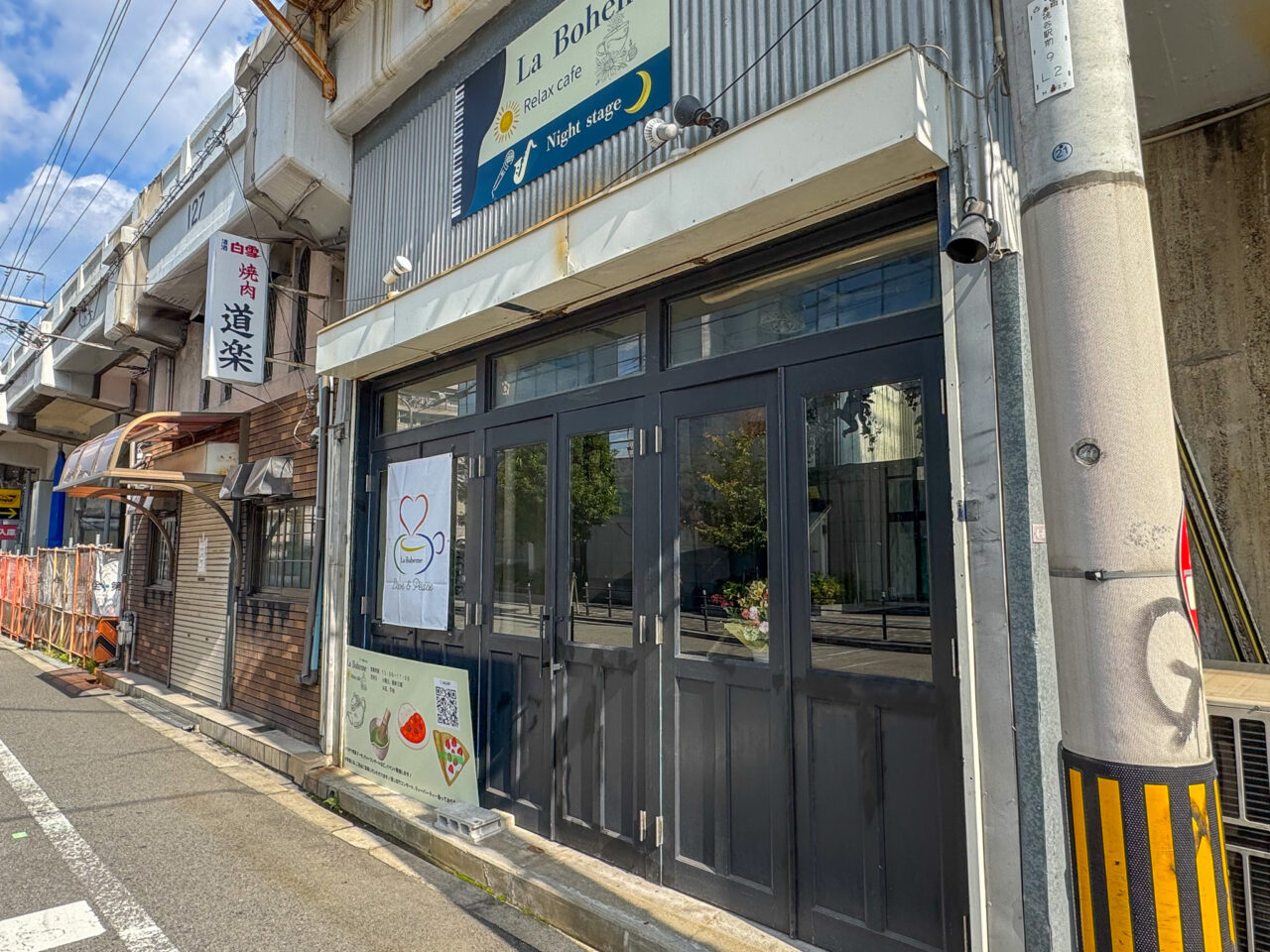 JR桃谷駅近くにオープンしたグランドピアノがあるカフェLa Bohem