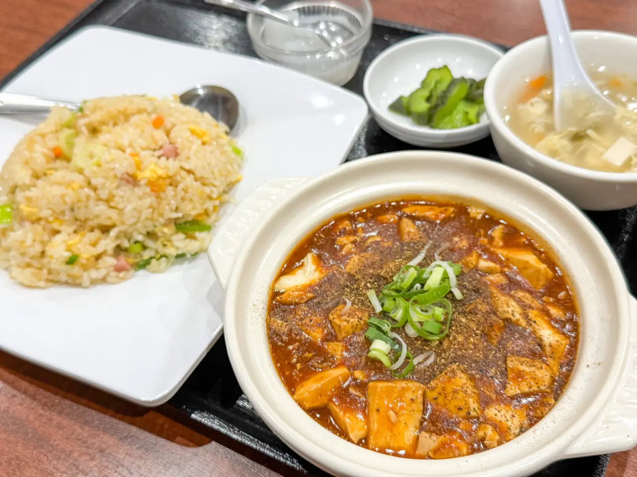 うえほんまちハイハイタウンにある中華料理店「豊満園」