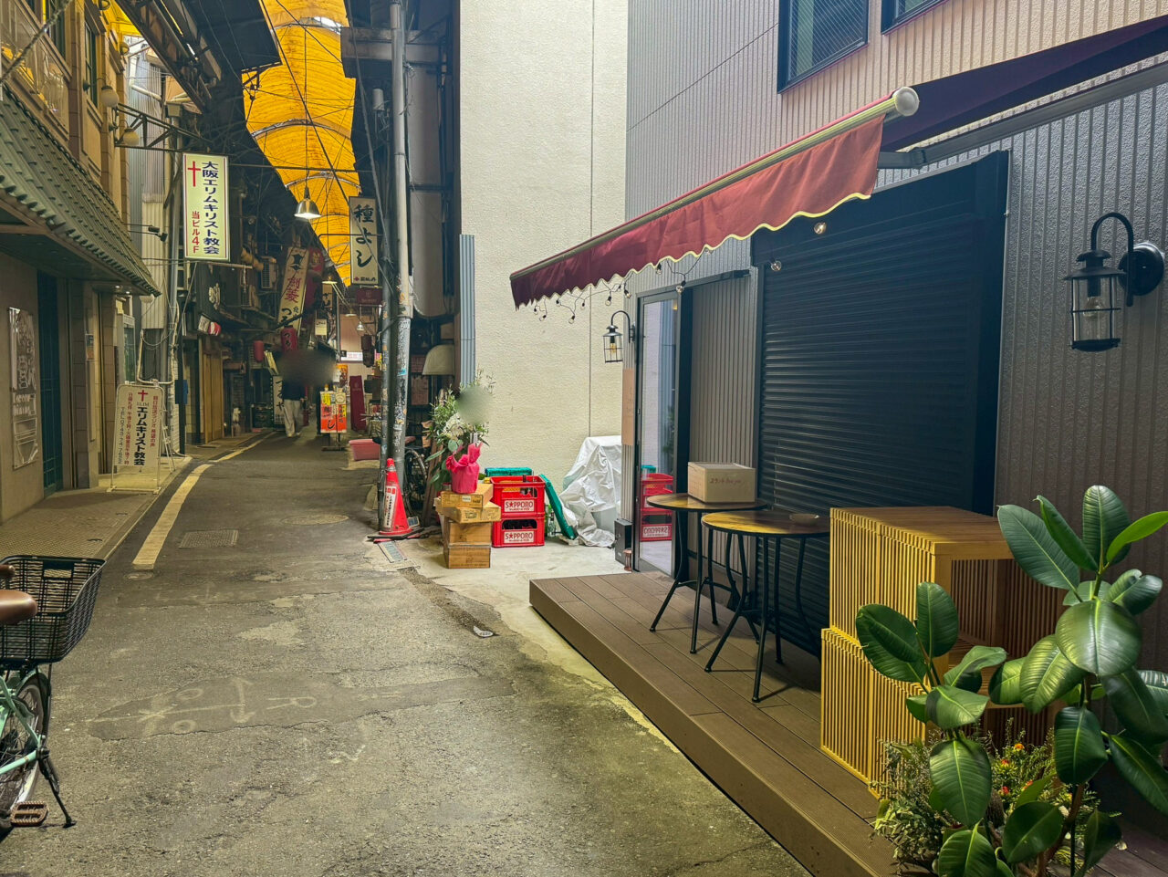 裏天王寺にオープンしたフレンチ×エスニックをコンセプトにした、裏路地ビストロ「スタンドフォーユー」