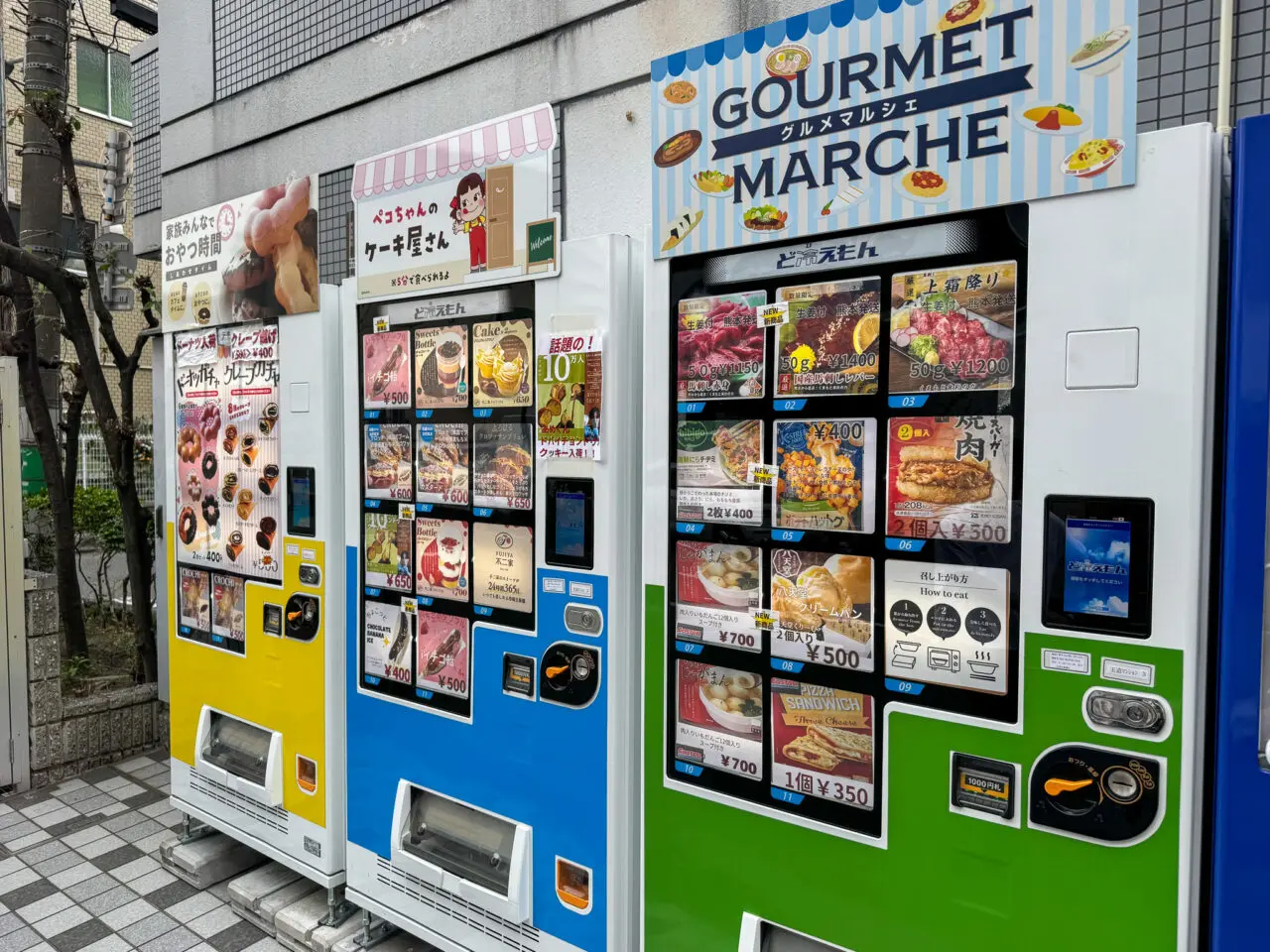玉造駅近くに設置された自動販売機