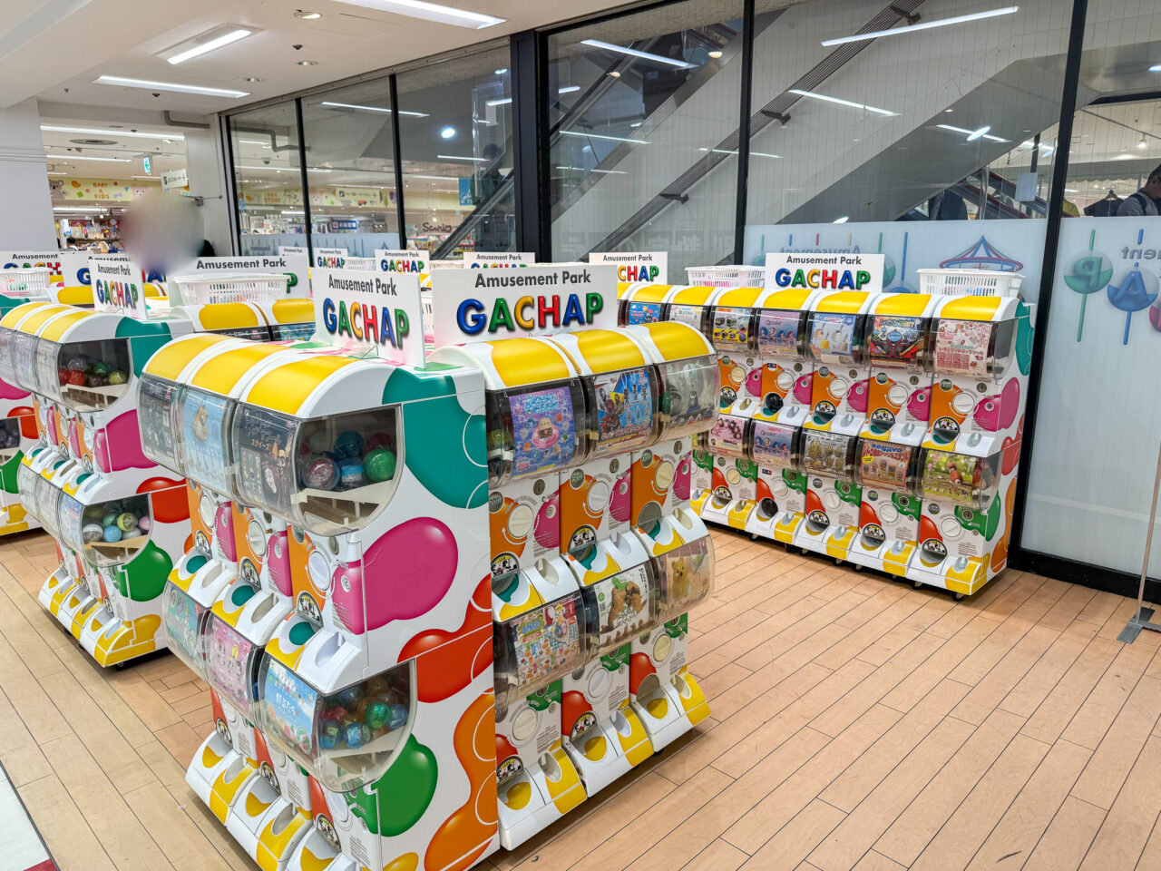 近鉄百貨店 上本町店の7階おもちゃ売場にオープンしたカプセルトイ専門店「GACHAP（ガチャップ）」