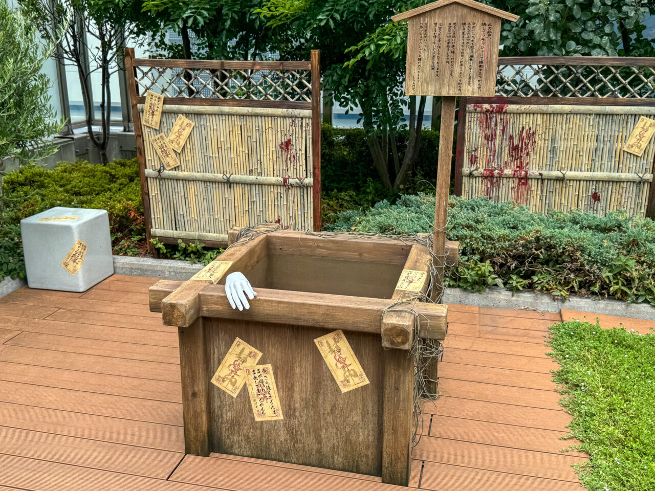 あべのandに夏限定で登場している井戸