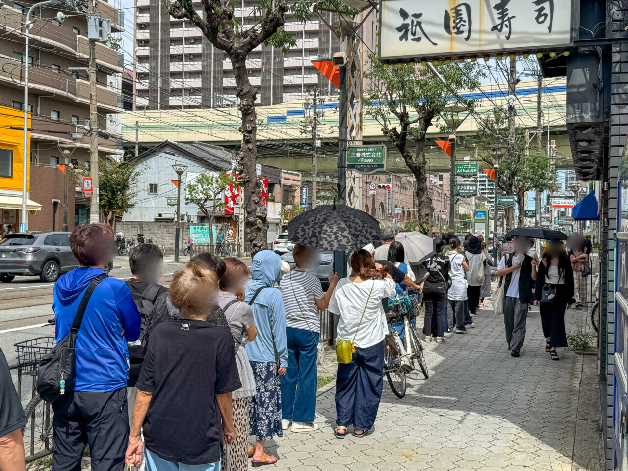 ミニブリュレシュークリームの専門店KOGASHIの行列