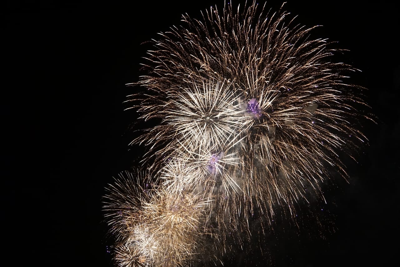 藤沢市 21年4月3日 江ノ島付近でサプライズ花火が上がりました 号外net 藤沢市