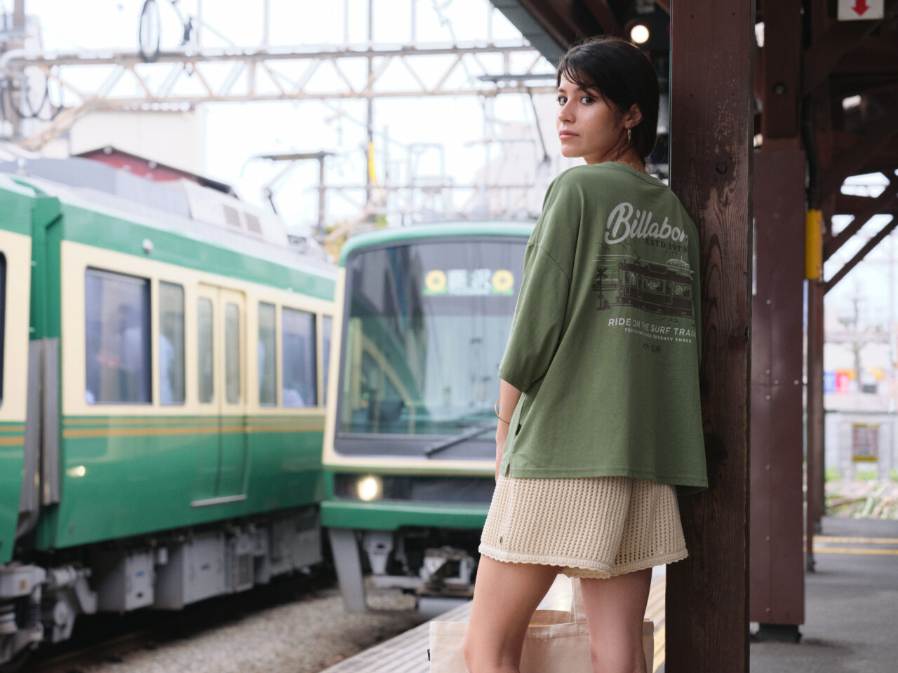 【藤沢市】「江ノ電×BILLABONG」が8月28日からスタート！ 限定コラボアイテムや藤沢・江ノ島・鎌倉を巡るスタンプラリーも♪