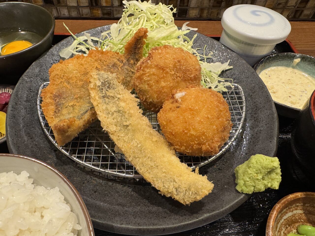 【藤沢市】リピーター続出！ 藤沢駅南口の「湘南アジフライ あらた」で半月ごとに変わる「季節のクリームコロッケ」が人気です♪