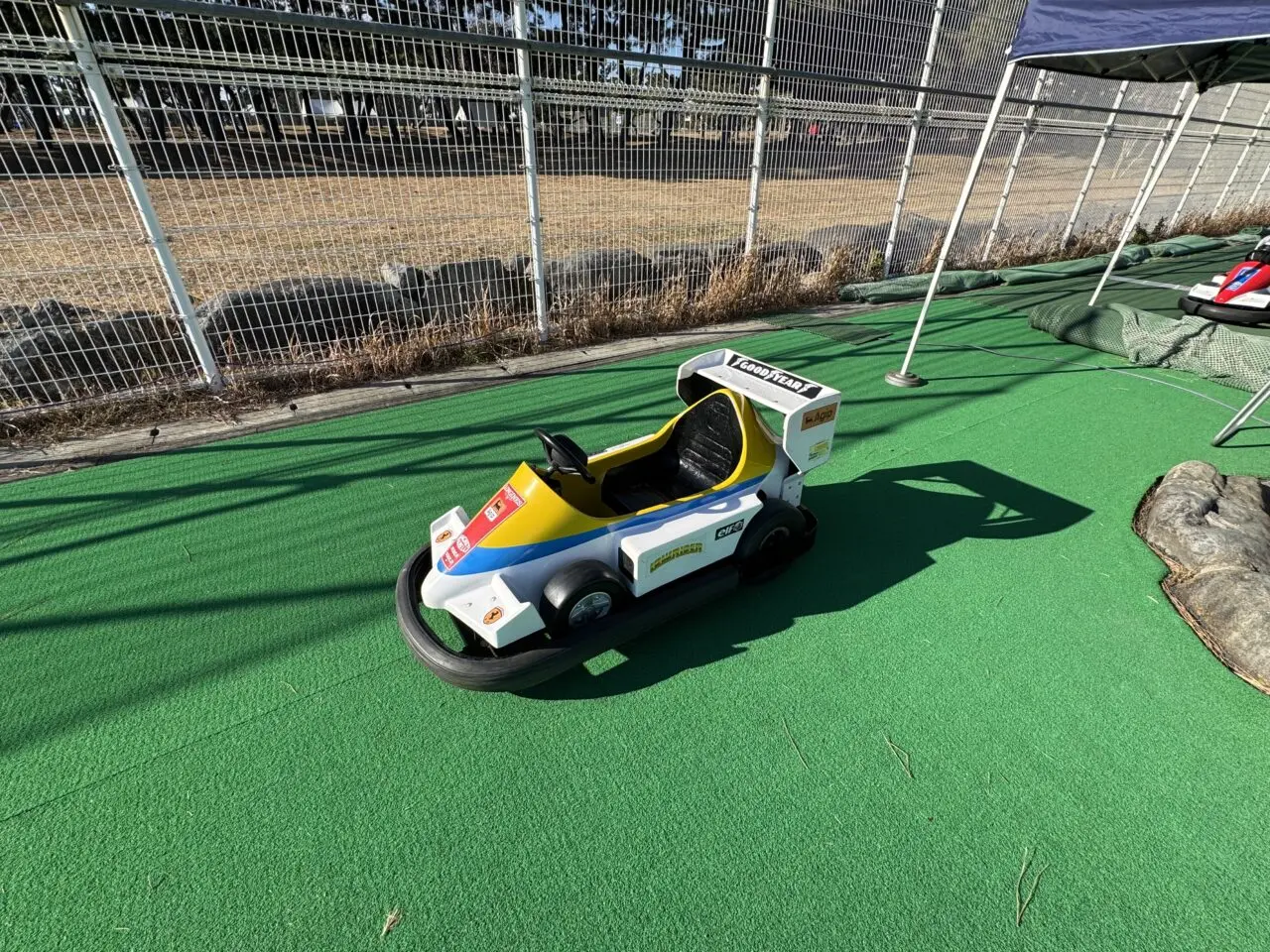 【藤沢市】ジャンボプールが冬の遊び場に♪ 辻堂海浜公園に「くじらの海のりもの広場」が5月10日までの土日祝日に開催中です。