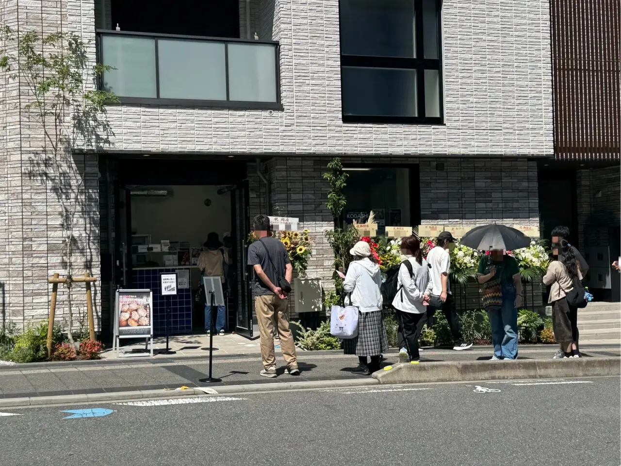 【藤沢市】藤沢駅北口にミニブリュレシュークリーム専門店「KOGASHI 湘南藤沢店」が9月14日オープンしました！ 開店直後には国道467号まで長蛇の列に